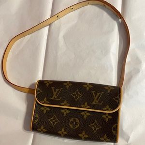 Delightful Louis Vuitton Florentine waist bag.